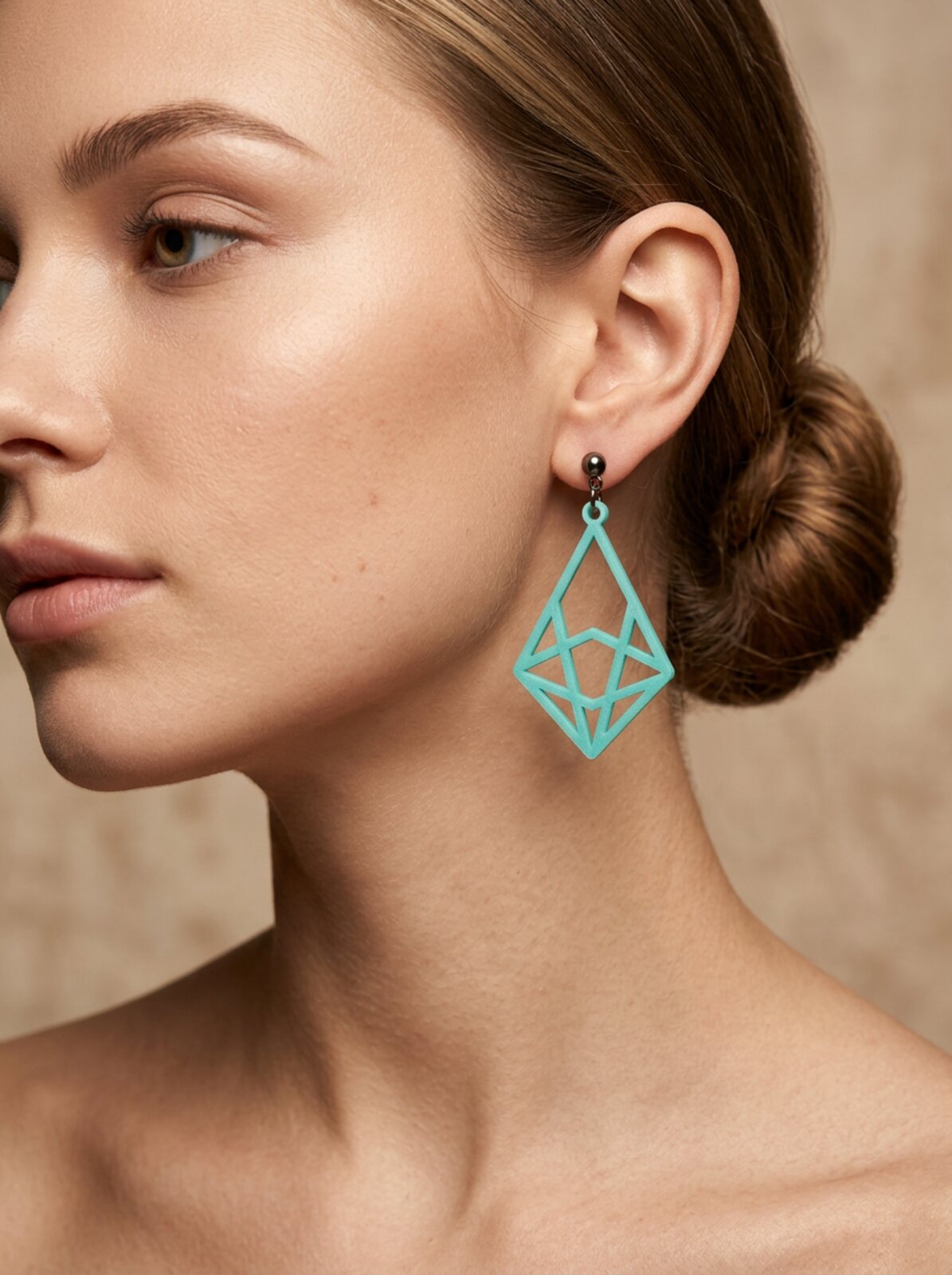 Nora in turquoise